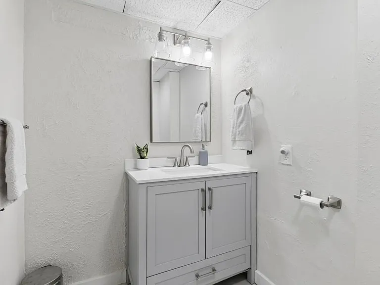 2506 Kingsley Dr NE — Photo 29