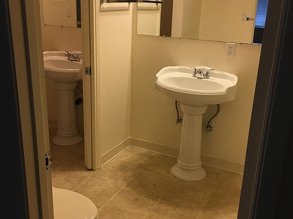 5th image of 1003 Zarick Dr