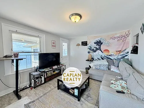 92 Townsend Ave Photo 1