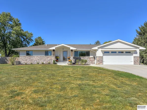 12804 Jennifer St, Springfield, NE 68059