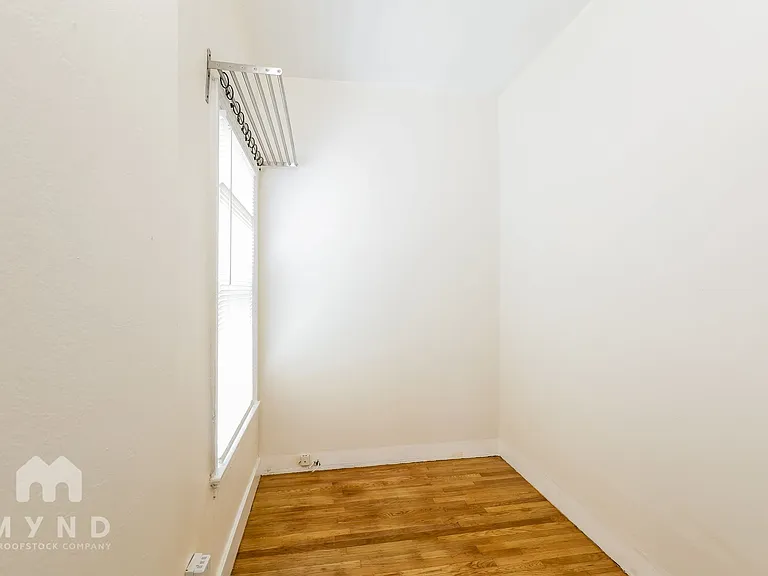 848 Erie St #4 — Photo 16