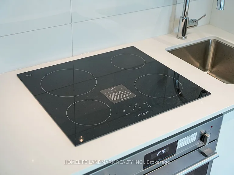 230 Simcoe St #1919 — Photo 11
