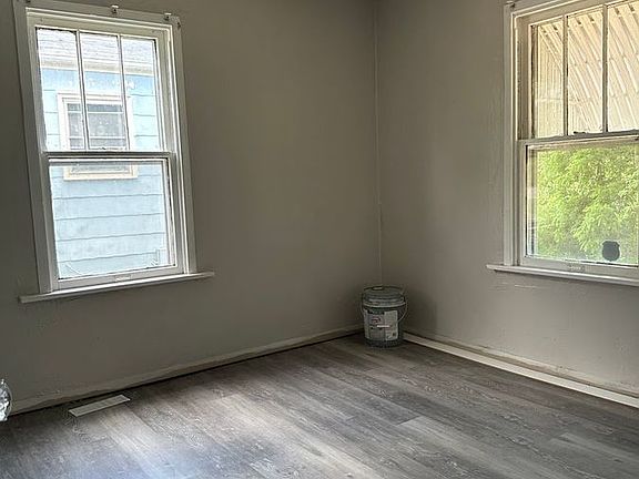 5th image of 7550 Thelma Ave