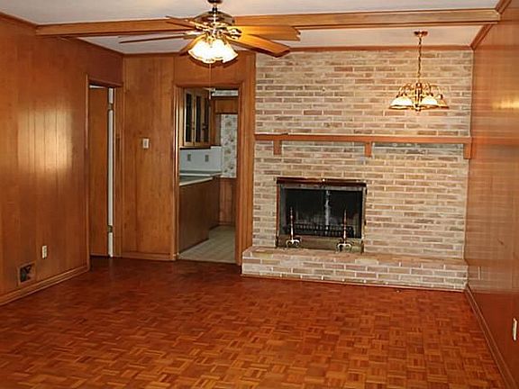 4th image of 1205 Glen Cove Dr