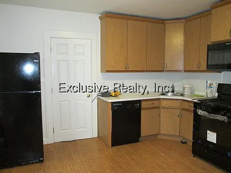 3 bed, 1.5 bath, $3,200 — Photo 2