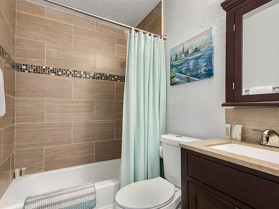 4th image of 2401 Manor Rd APT 209