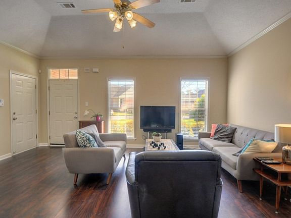 3rd image of 8678 Valmont Cir