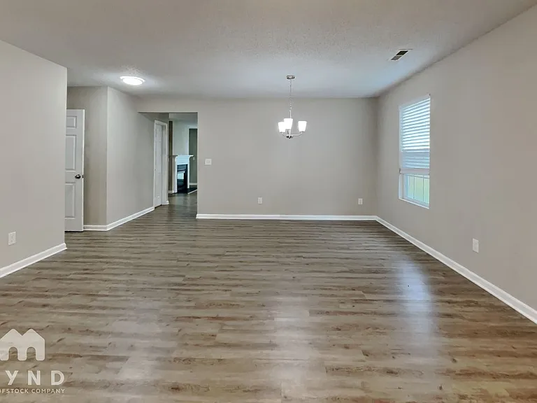 4076 Clovelly Dr — Photo 5