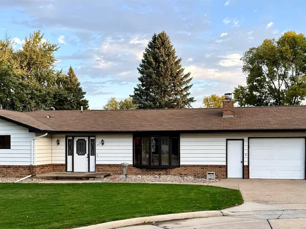 567 Southview Dr, Le Mars, IA 51031