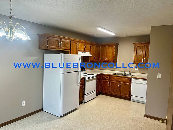 5th image of 611 Willow Ln APT C