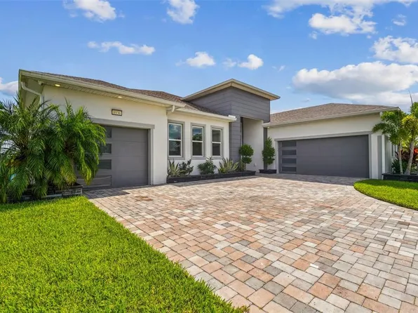 8936 Sanders Tree Loop, Wesley Chapel, FL 33545