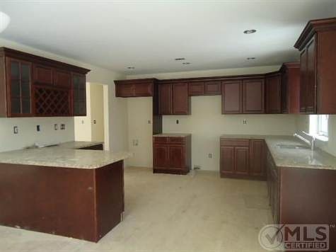 1st image of 33 Glen Rock Cir