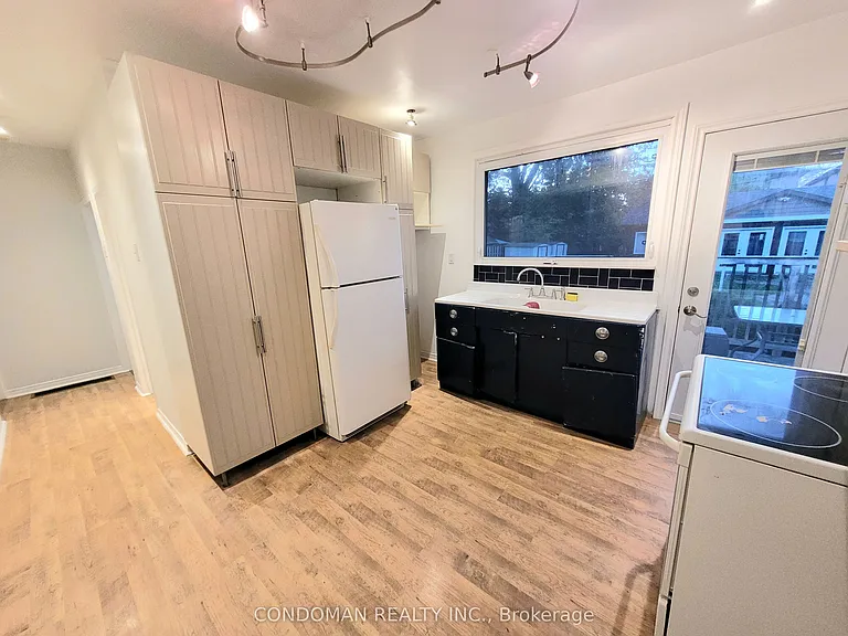 22 Fairfield Ave — Photo 5
