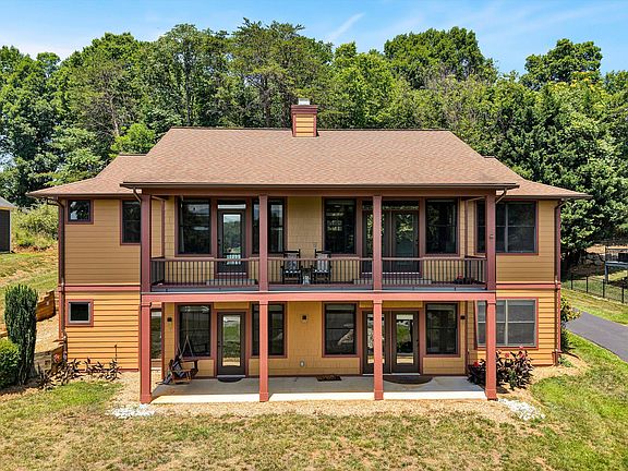 2nd image of 209 Park Shores Cir