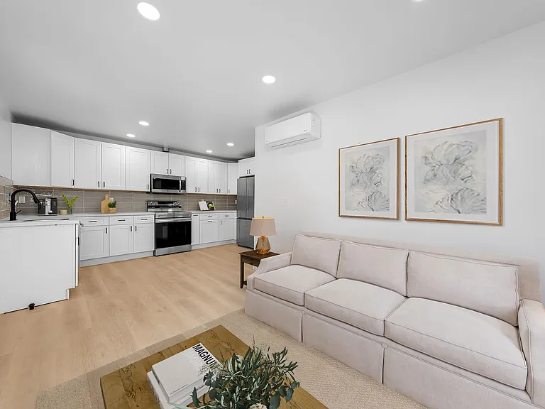 954 23rd St Apartments | Golden Hill Near Downtown & Balboa Park — Photo 3