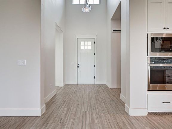 5th image of 4343 Hawthorne St