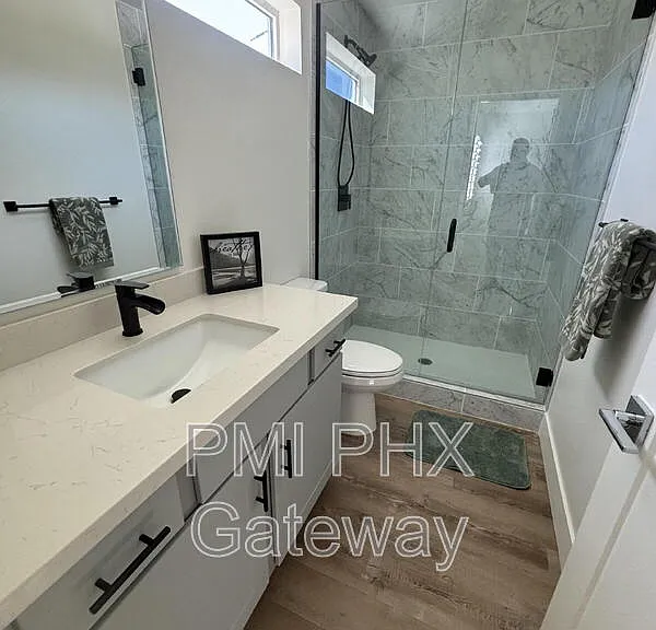 430 W 7th St #4 — Photo 15