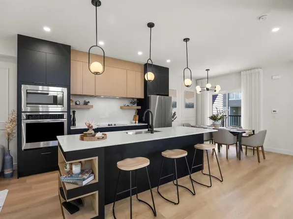 67 N Panatella Sq NW #305, Calgary, AB T3K 6C7