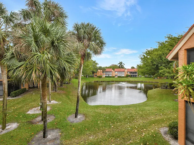 11255 Green Lake Dr #202 — Photo 20