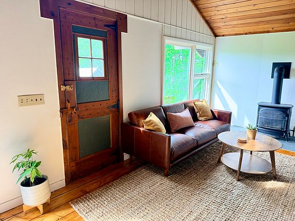 3rd image of 3020 North Rd #2