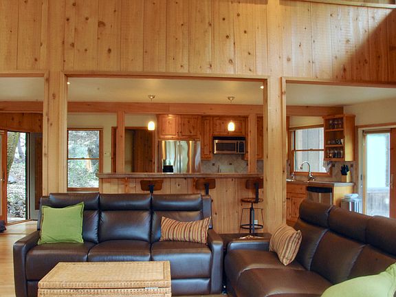 Open kitchen / living space