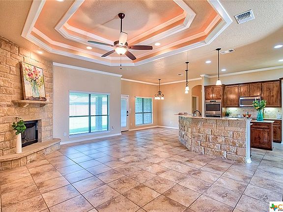 4th image of 2032 Chinquapin Ln