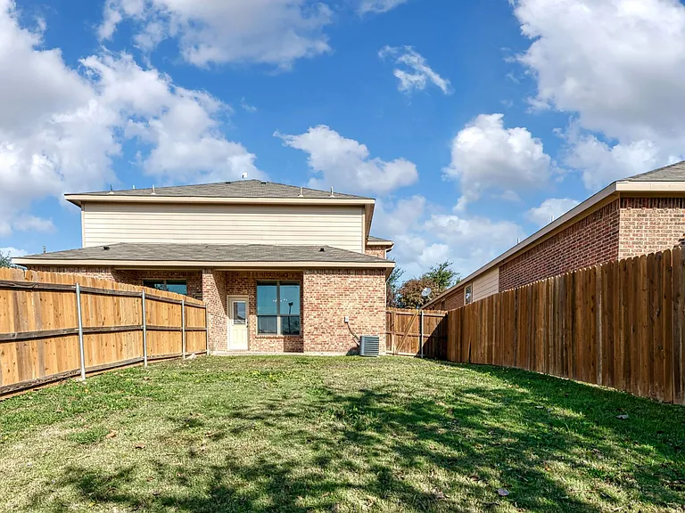 365 Orbit Dr — Photo 26