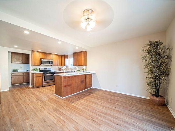 5th image of 6556 Walt St