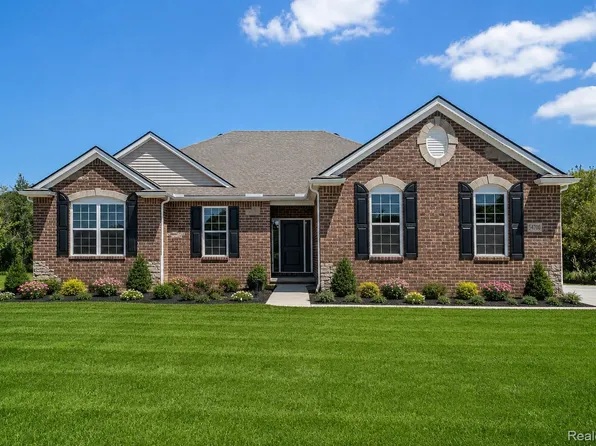 52860 Antoinette Ct, Shelby Township, MI 48316