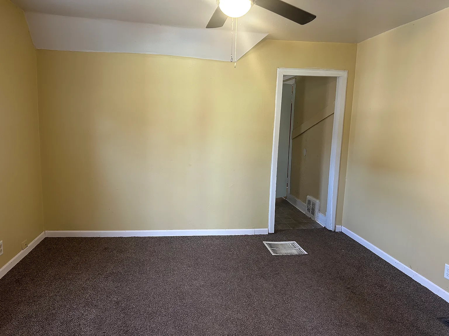 2 bed, 975 sqft, $995 — Photo 4