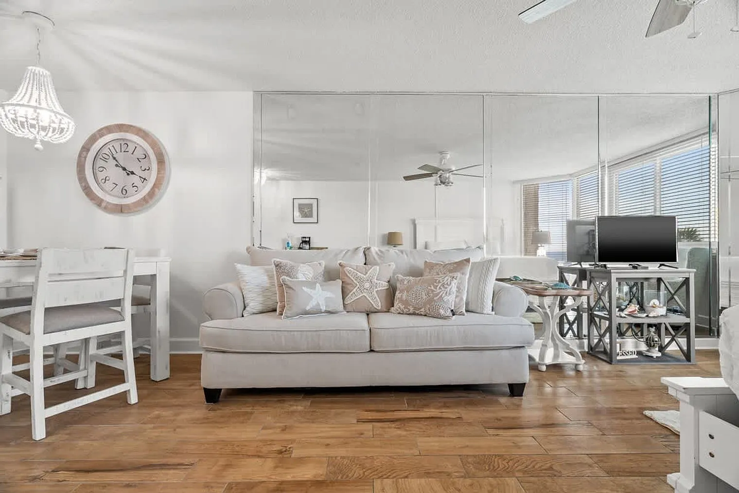 Studio, 1.0 bath, 484 sqft, $1,270 — Photo 2