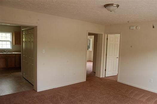 5th image of 237 Camelot Dr APT C