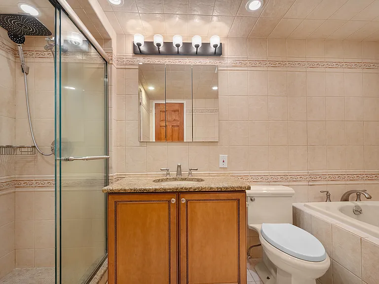 141 Great Neck Rd #2G — Photo 26