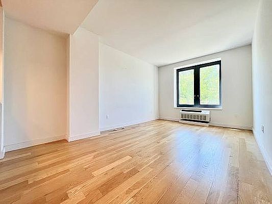 3rd image of 409 Eastern Pkwy APT 906