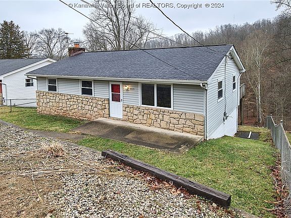 2nd image of 2221 Lilly Dr