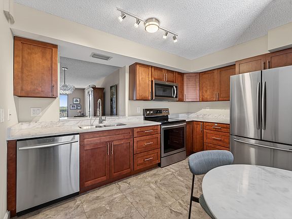 3rd image of 7360 S Oriole Boulevard #706