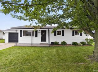 26680 Emma Ave, Flat Rock, MI 48134