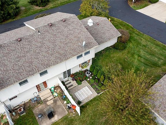 3rd image of 454 Rolling Meadows Dr