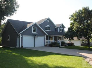 1320 1st Ave SE, Sioux Center, IA 51250