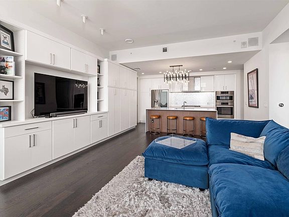 4th image of 301 West Ave #1807
