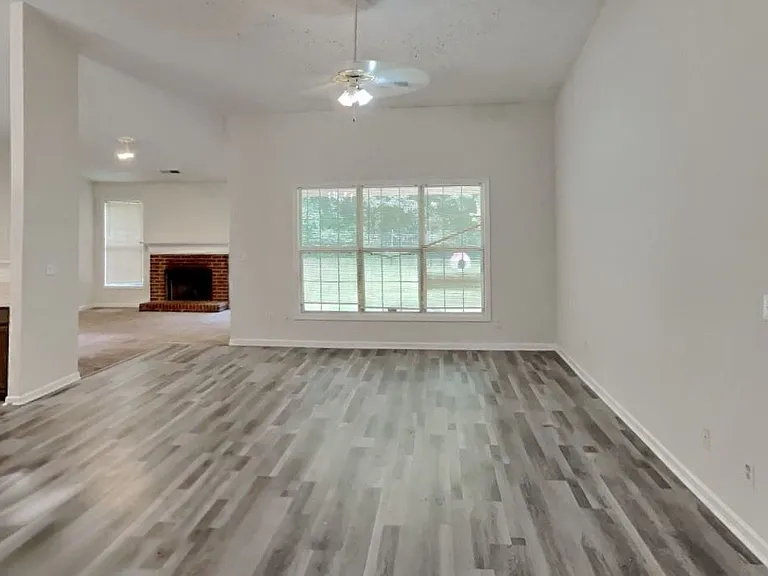 2416 Miller Oaks Cir — Photo 4