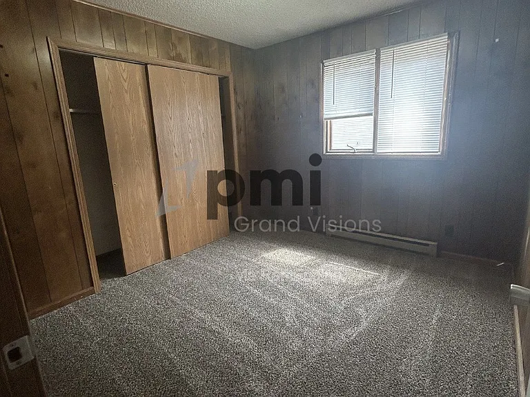 955 4th St #5 — Photo 8