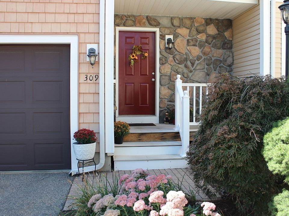1st image of 309 Hampton Way #309
