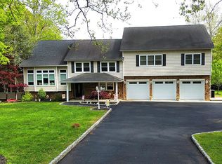 23 Galahad Dr, Manalapan, NJ 07726
