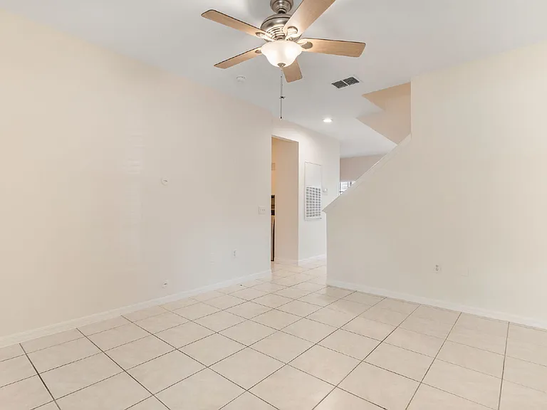 7565 Plantation Cir — Photo 8