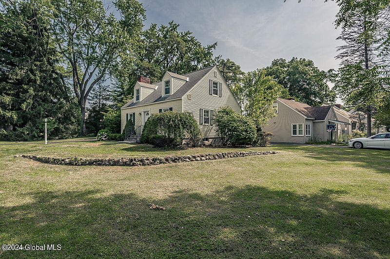 2nd image of 2204 Clifton Park Road