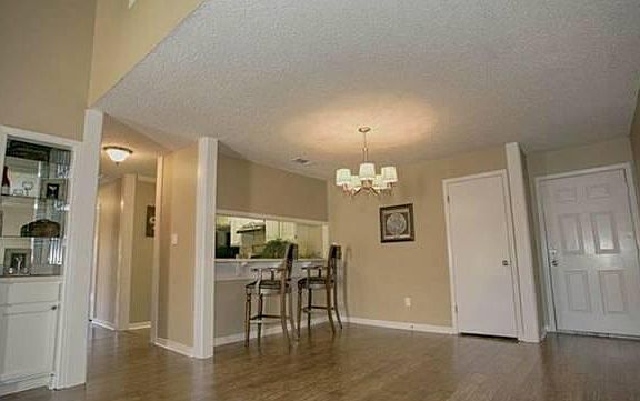 Dining/Bar area