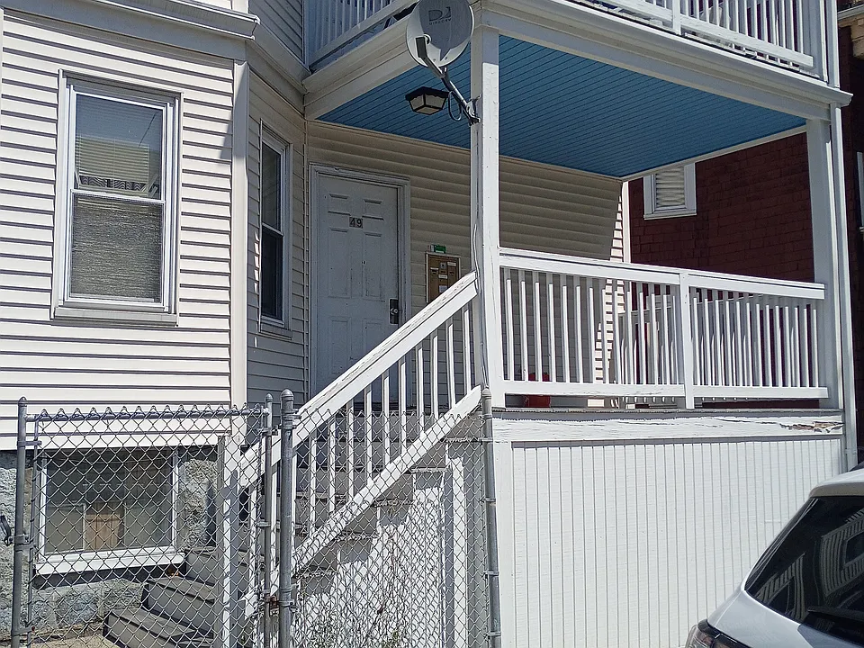 49 Mora St