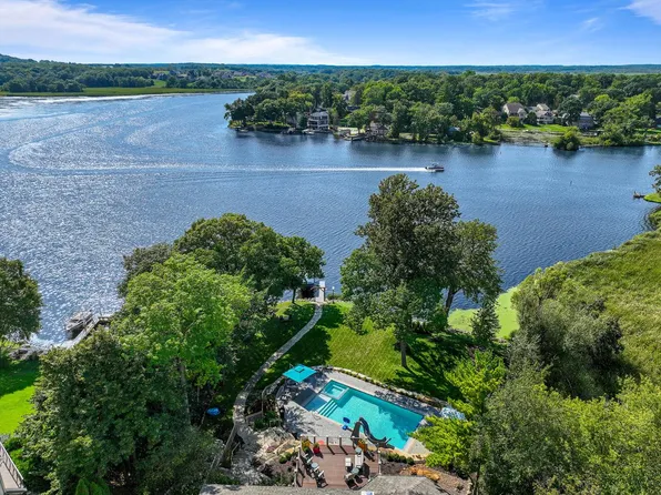 6474 Blue Heron Pointe DRIVE, Waterford, WI 53185
