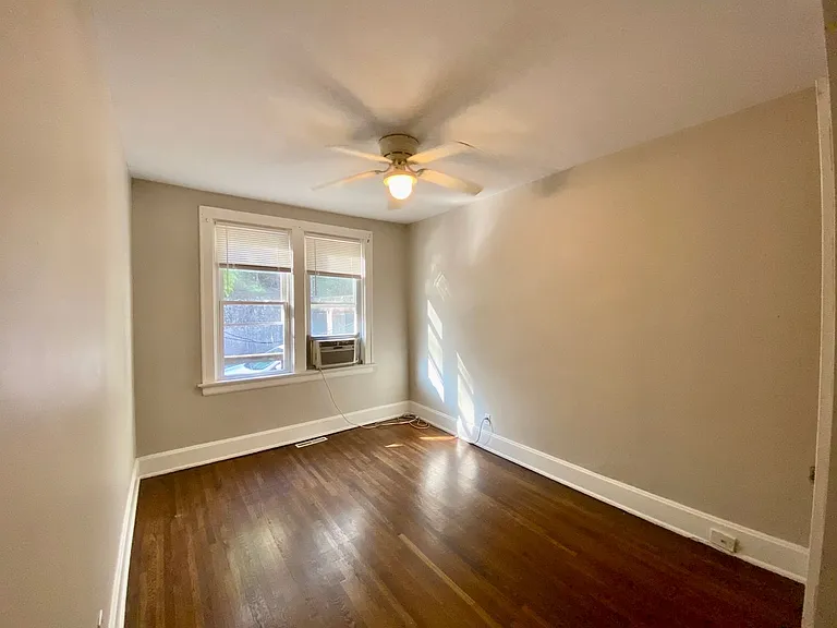 1029 Dana Apts — Photo 16